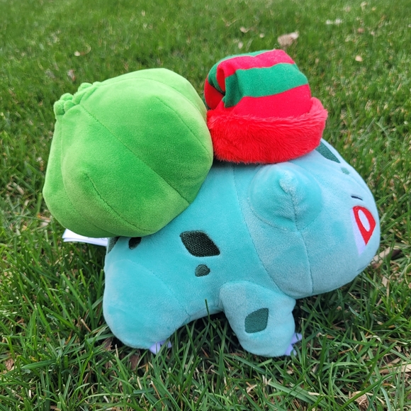 Pokemon Holiday Bulbasaur Plush. - Picture 4 of 8